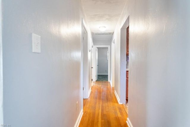 33 Saint Albans DR, Hampton, VA 23669