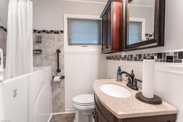 33 Saint Albans DR, Hampton, VA 23669