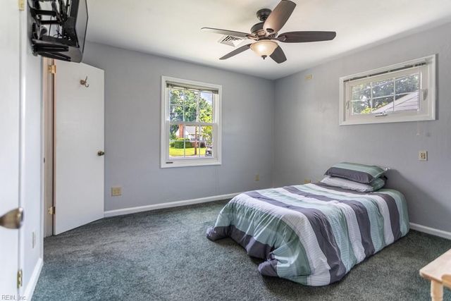 33 Saint Albans DR, Hampton, VA 23669
