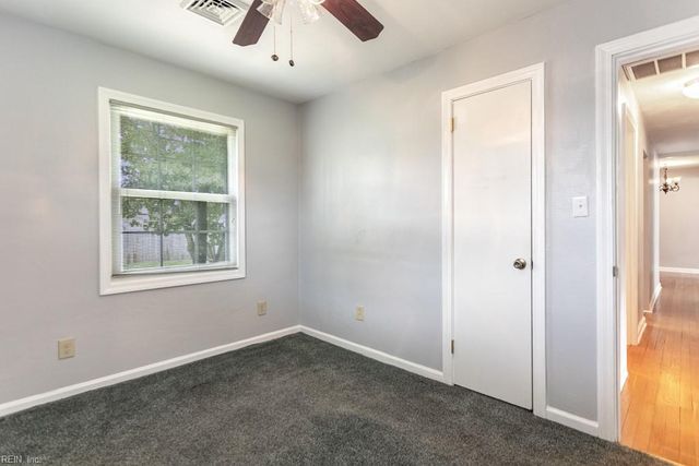 33 Saint Albans DR, Hampton, VA 23669