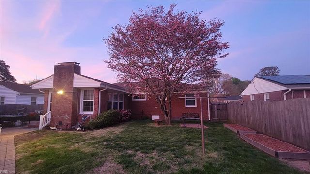 33 Saint Albans DR, Hampton, VA 23669