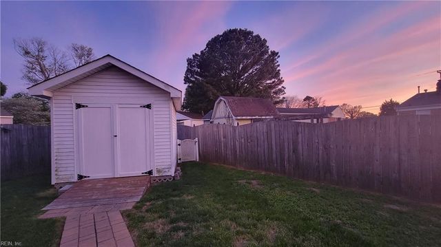33 Saint Albans DR, Hampton, VA 23669