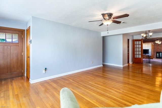 33 Saint Albans DR, Hampton, VA 23669