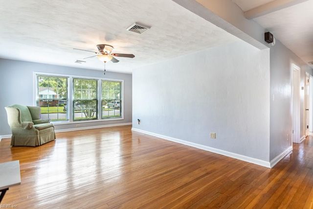 33 Saint Albans DR, Hampton, VA 23669