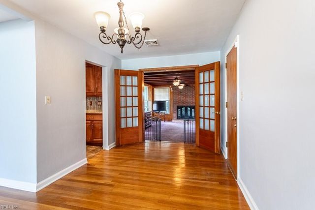 33 Saint Albans DR, Hampton, VA 23669