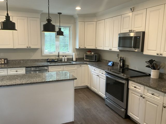 406 Michael Sears, Belchertown, MA 01007