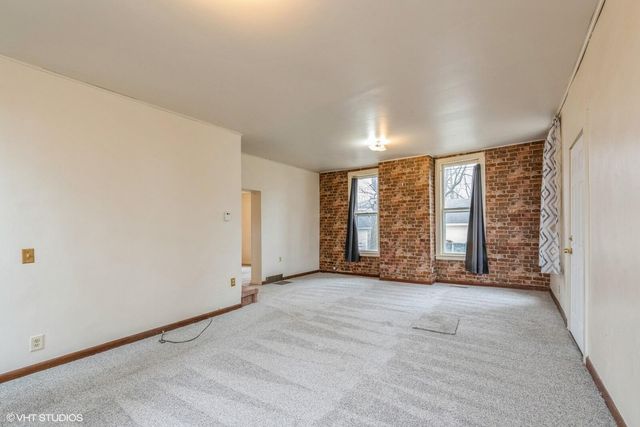 106 Elm Street, Valparaiso, IN 46383