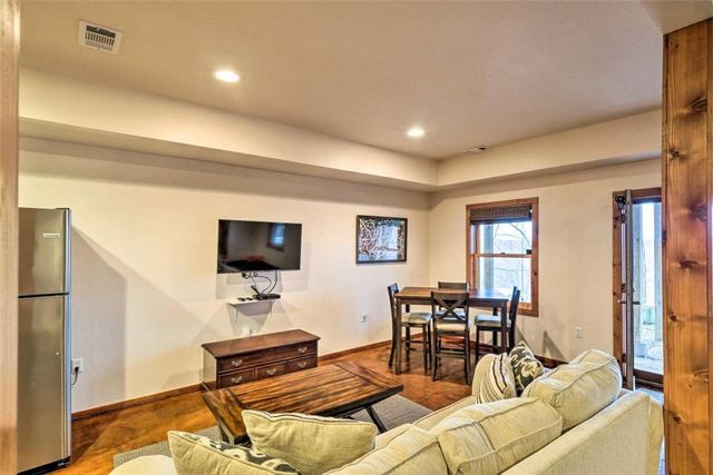 1627 Mundell Road, Eureka Springs, AR 72631