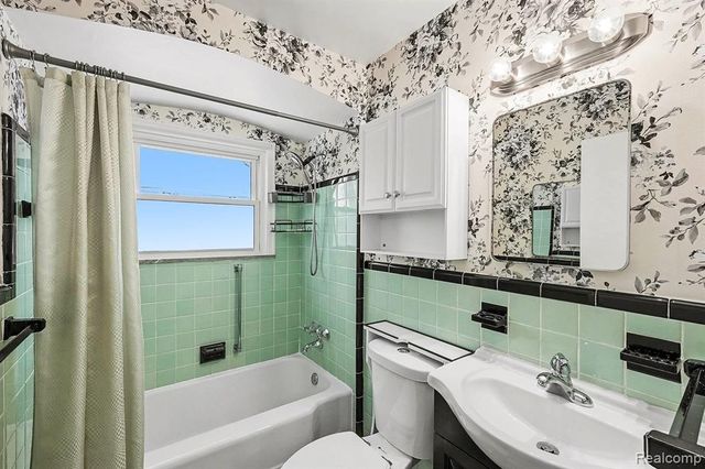 163 Chippewa Avenue, Royal Oak, MI 48073