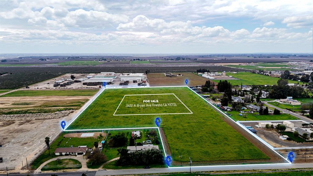 Image 4 of property listing at 3600 N Bryan Avenue, Fresno, CA 93723