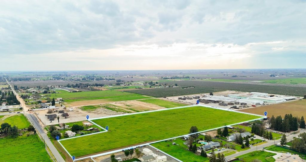 Image 5 of property listing at 3600 N Bryan Avenue, Fresno, CA 93723