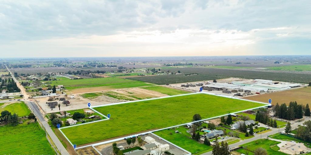 Image 6 of property listing at 3600 N Bryan Avenue, Fresno, CA 93723