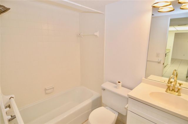 3560 HISPANIA PLACE 211, Sarasota, FL 34232