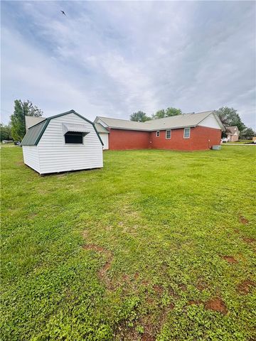 903 Acorn Street, Huntsville, AR 72740