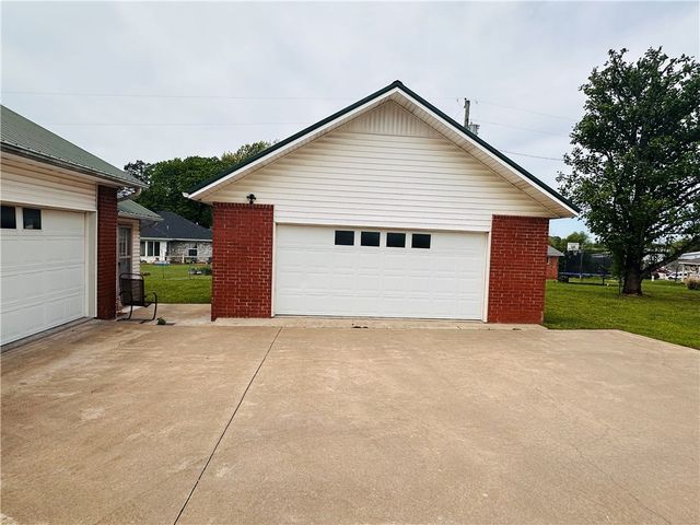 903 Acorn Street, Huntsville, AR 72740