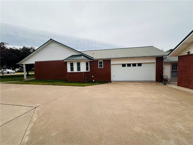 903 Acorn Street, Huntsville, AR 72740