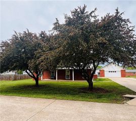903 Acorn Street, Huntsville, AR 72740