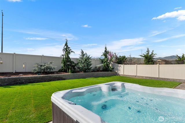 2250 SE Treat Street, East Wenatchee, WA 98802