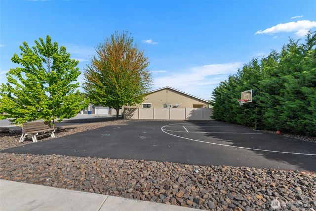 2250 SE Treat Street, East Wenatchee, WA 98802