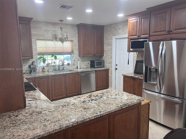 880 Azalea Court, Plantation, FL 33317