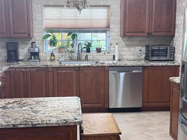880 Azalea Court, Plantation, FL 33317