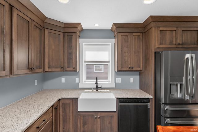 1633 Clover Creek Lane, Goshen, IN 46526