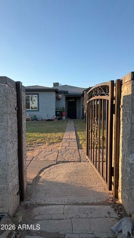 104 W PUEBLO Avenue, Phoenix, AZ 85041