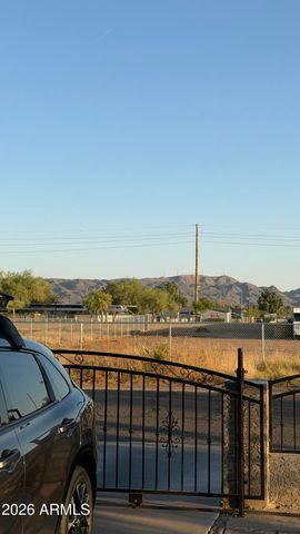 104 W PUEBLO Avenue, Phoenix, AZ 85041