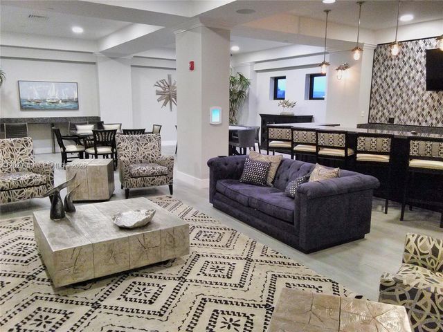 2501 S OCEAN DR PH23, Hollywood, FL 33019