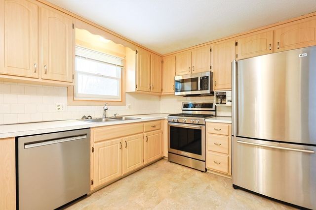 22 Greenview Drive, Holliston, MA 01746