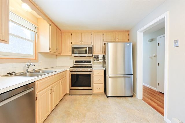 22 Greenview Drive, Holliston, MA 01746