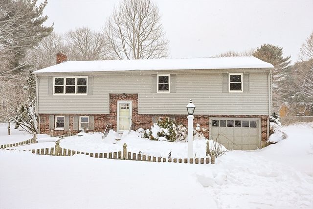22 Greenview Drive, Holliston, MA 01746