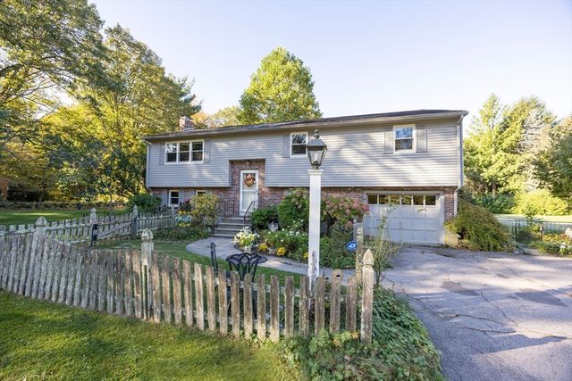22 Greenview Drive, Holliston, MA 01746