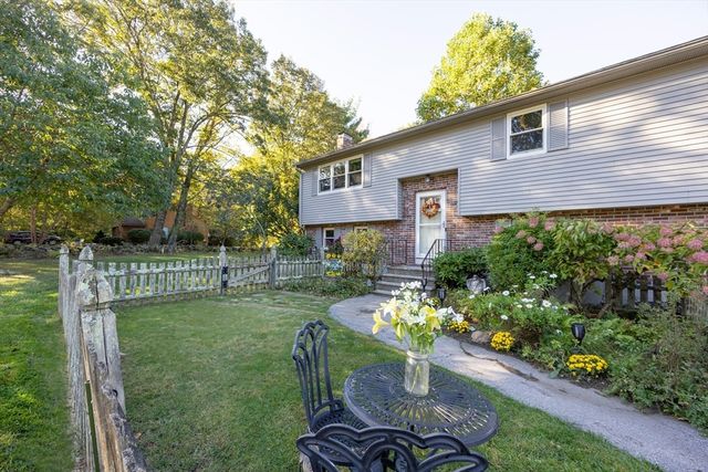 22 Greenview Drive, Holliston, MA 01746