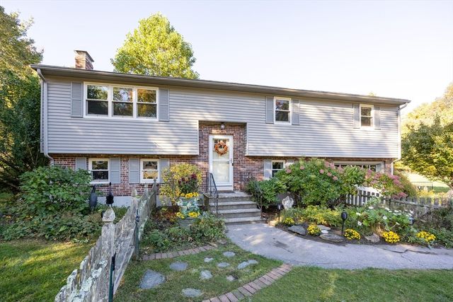 22 Greenview Drive, Holliston, MA 01746