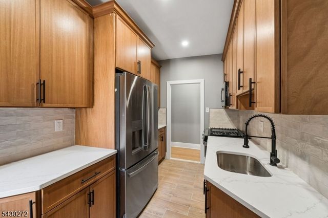 131 Kensington Ave D5, Jersey City, NJ 07304