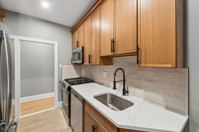 131 Kensington Ave D5, Jersey City, NJ 07304