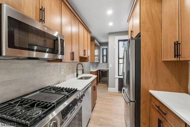 131 Kensington Ave D5, Jersey City, NJ 07304