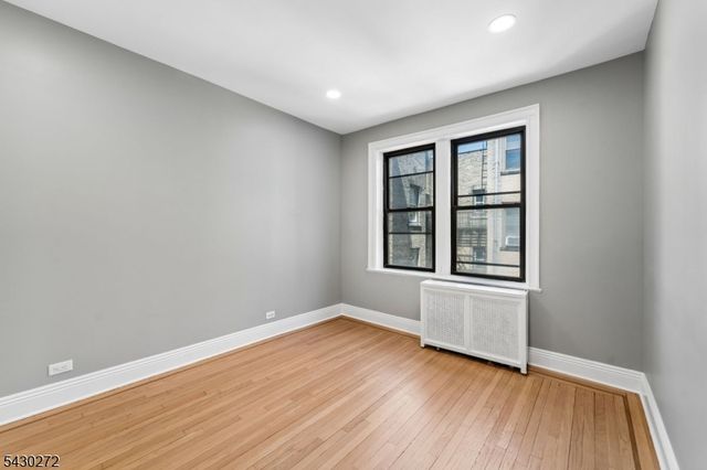 131 Kensington Ave D5, Jersey City, NJ 07304