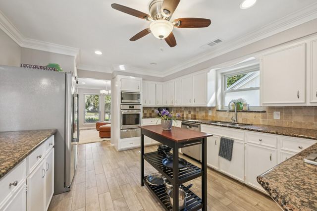 12527 Honeywood Trail, Houston, TX 77077