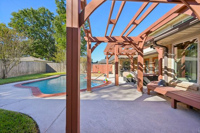 12527 Honeywood Trail, Houston, TX 77077