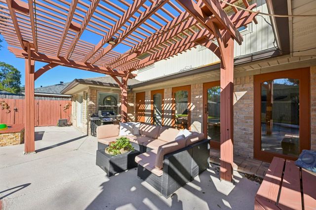 12527 Honeywood Trail, Houston, TX 77077