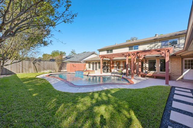 12527 Honeywood Trail, Houston, TX 77077