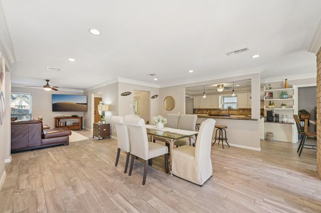 12527 Honeywood Trail, Houston, TX 77077