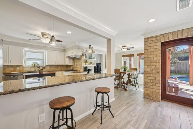 12527 Honeywood Trail, Houston, TX 77077