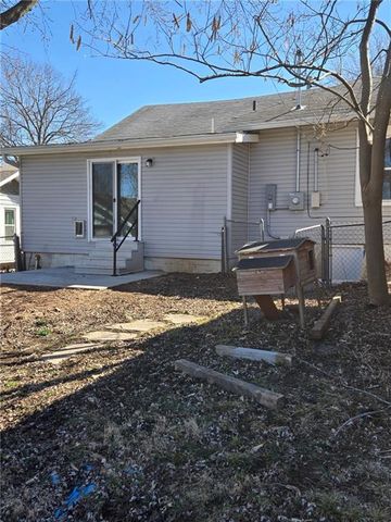 1036 Brown Avenue, Osawatomie, KS 66064