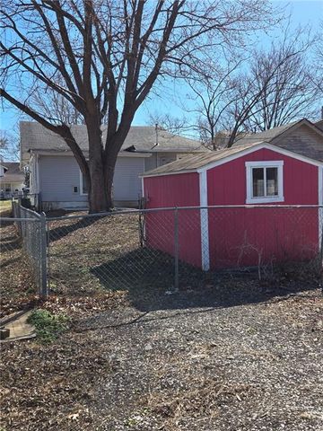 1036 Brown Avenue, Osawatomie, KS 66064