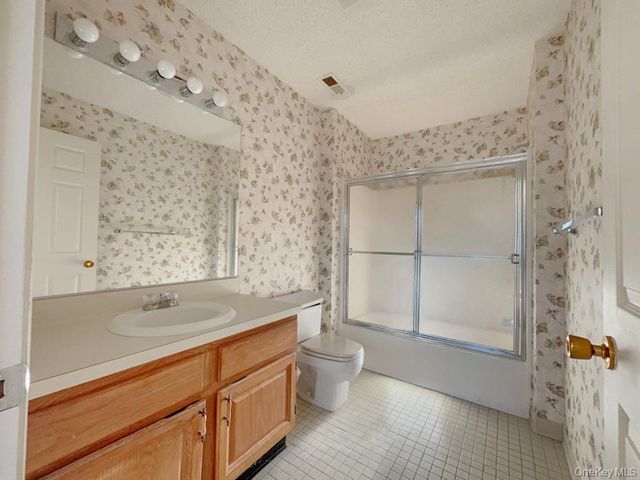 1 Cushing Green N, Pawling, NY 12564