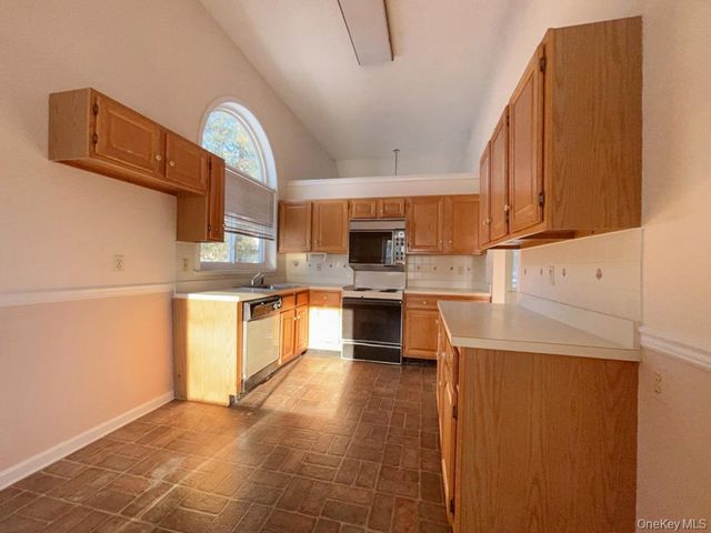 1 Cushing Green N, Pawling, NY 12564