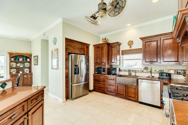 4227 Vista Boulevard, Galveston, TX 77554